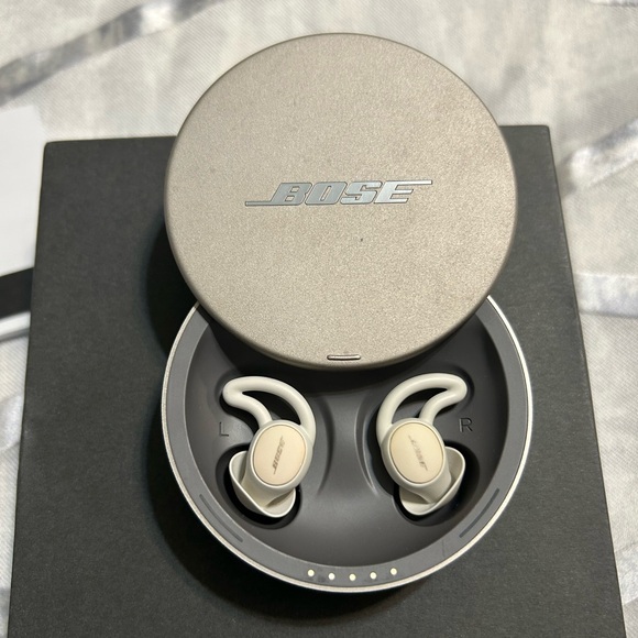 Bose Sleepbuds II (2) Wireless In-Ear Earbuds - White - For Parts or Replacement - Picture 2 of 2